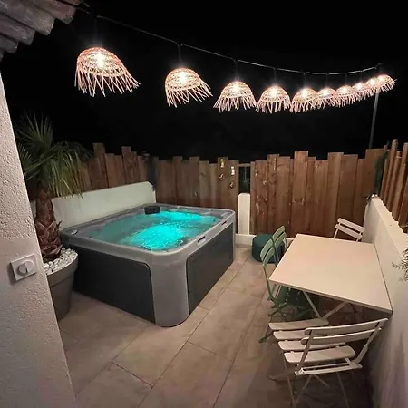 Maison De Village/jacuzzi/sauna 別荘 *